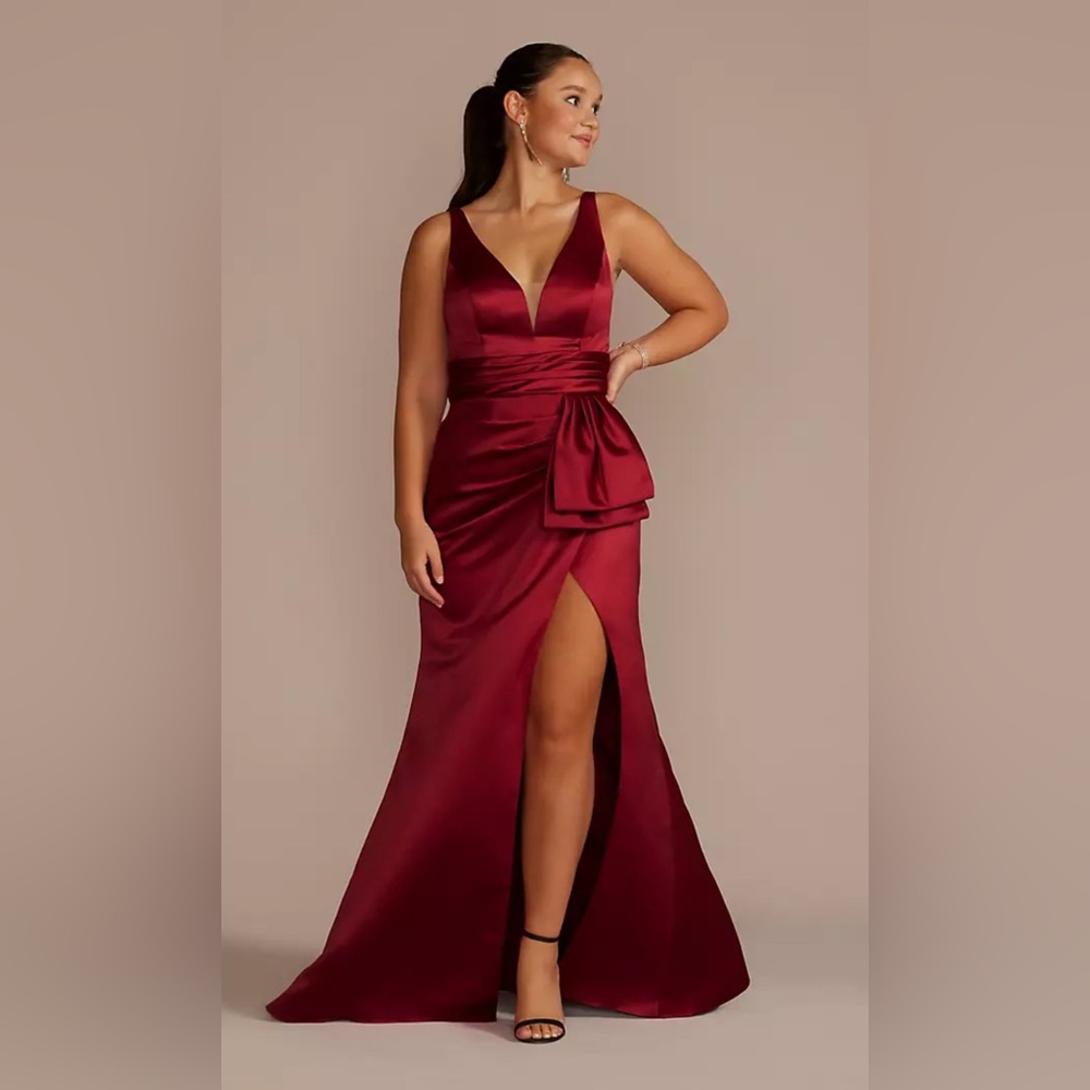 Elegant Burgundy Evening Gown